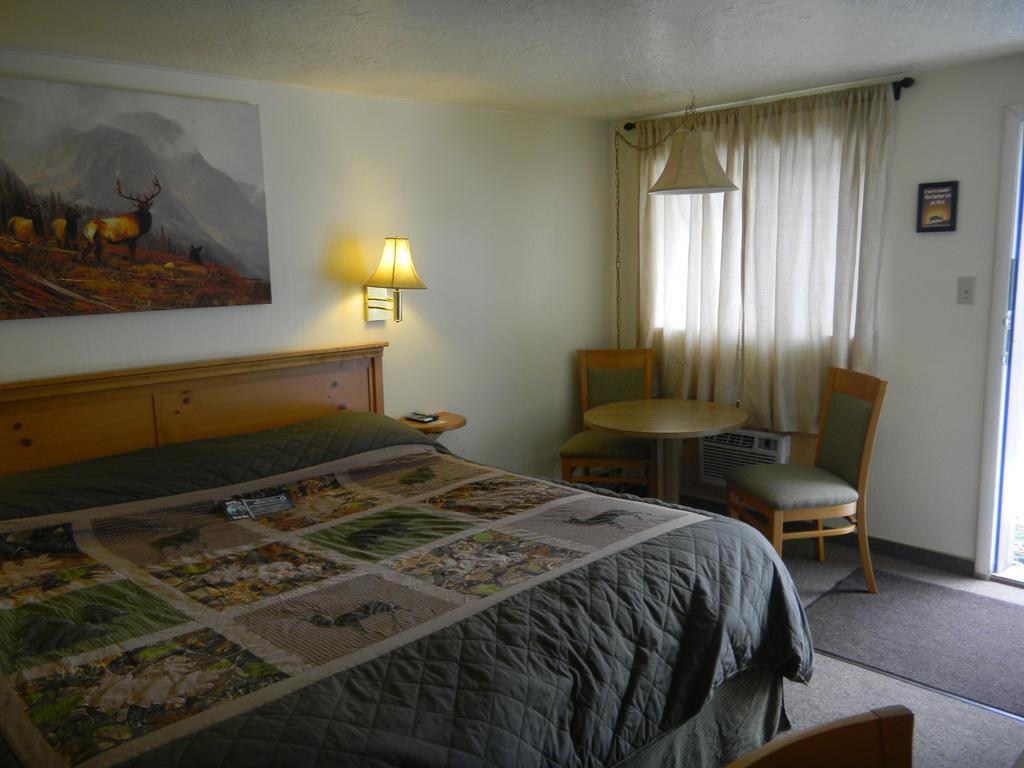 Falls Motel Thompson Falls Room photo