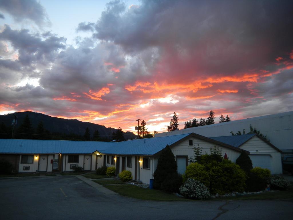 Falls Motel Thompson Falls Exterior photo