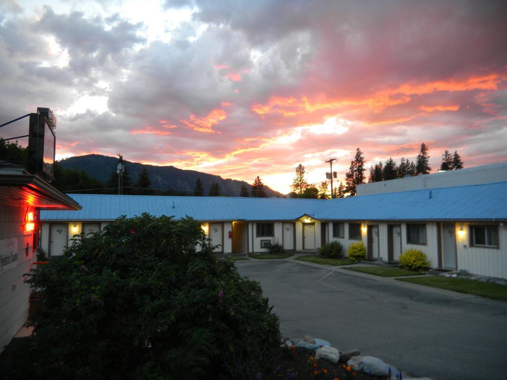 Falls Motel Thompson Falls Exterior photo