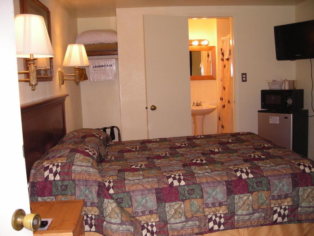 Falls Motel Thompson Falls Room photo